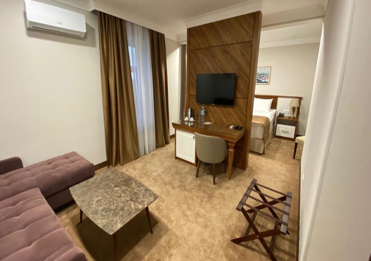 Boutique Hotel Kaspi Temirtau Extérieur photo